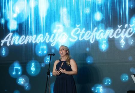 ONA ali ON 49 FOTO LJUBO VUKELIČ